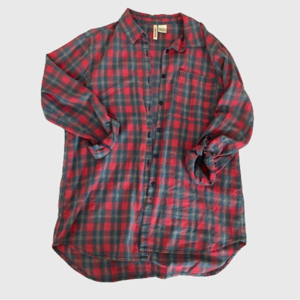 red & blue plaid flannel button up ❤️